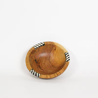 Medium round bowl with inlay